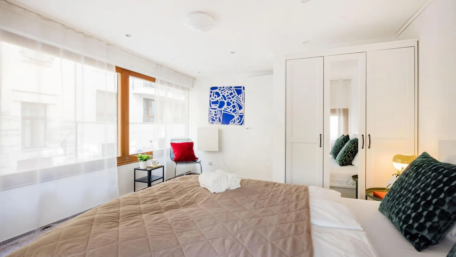Chic Retreat With Jacuzzi By Gozsdu Udvar & Fashionst Budapest Apartment